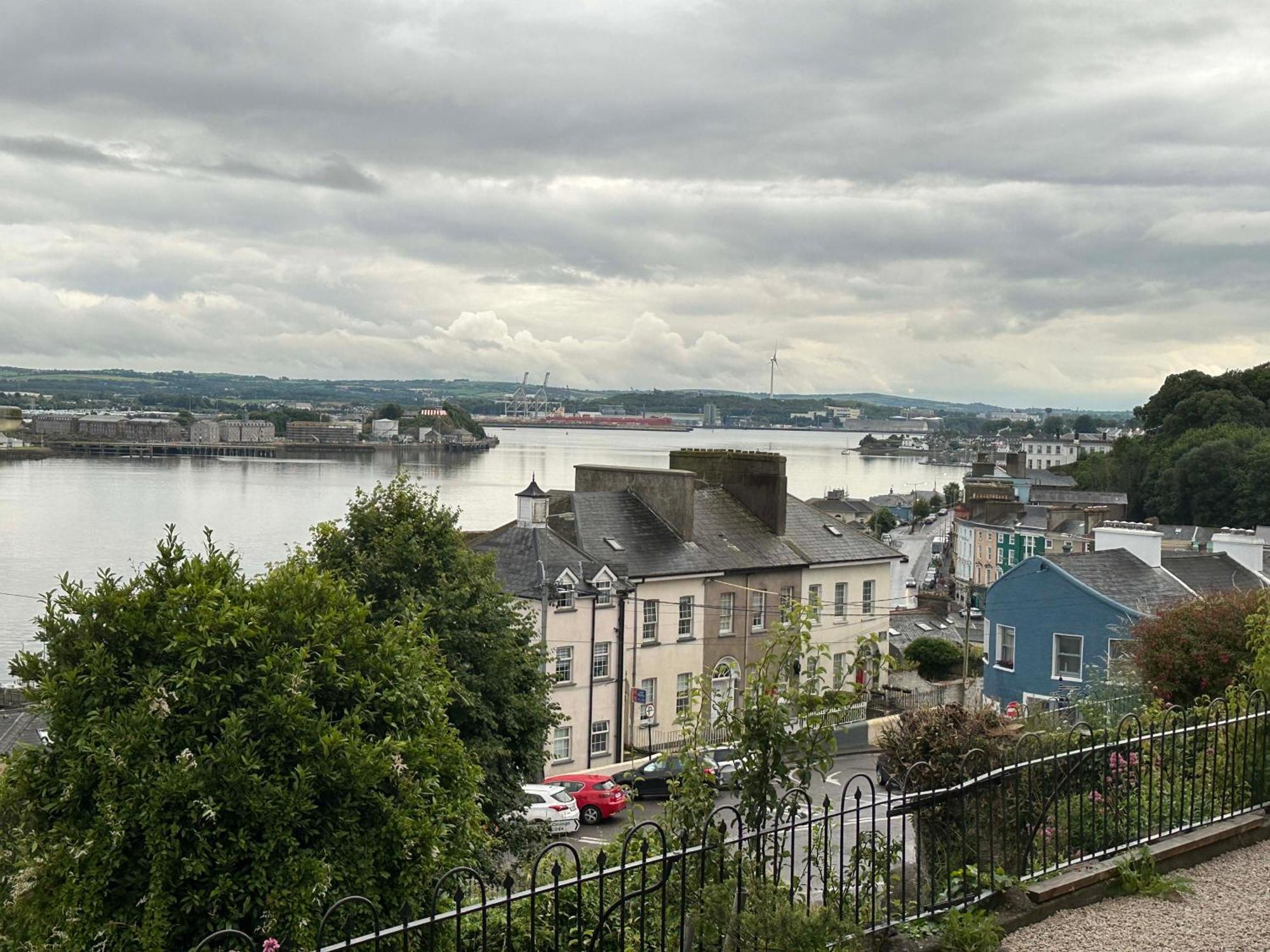 Hotel Westways House Cobh Exteriér fotografie